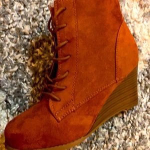Auburn Bootie, Brand New, Size8.